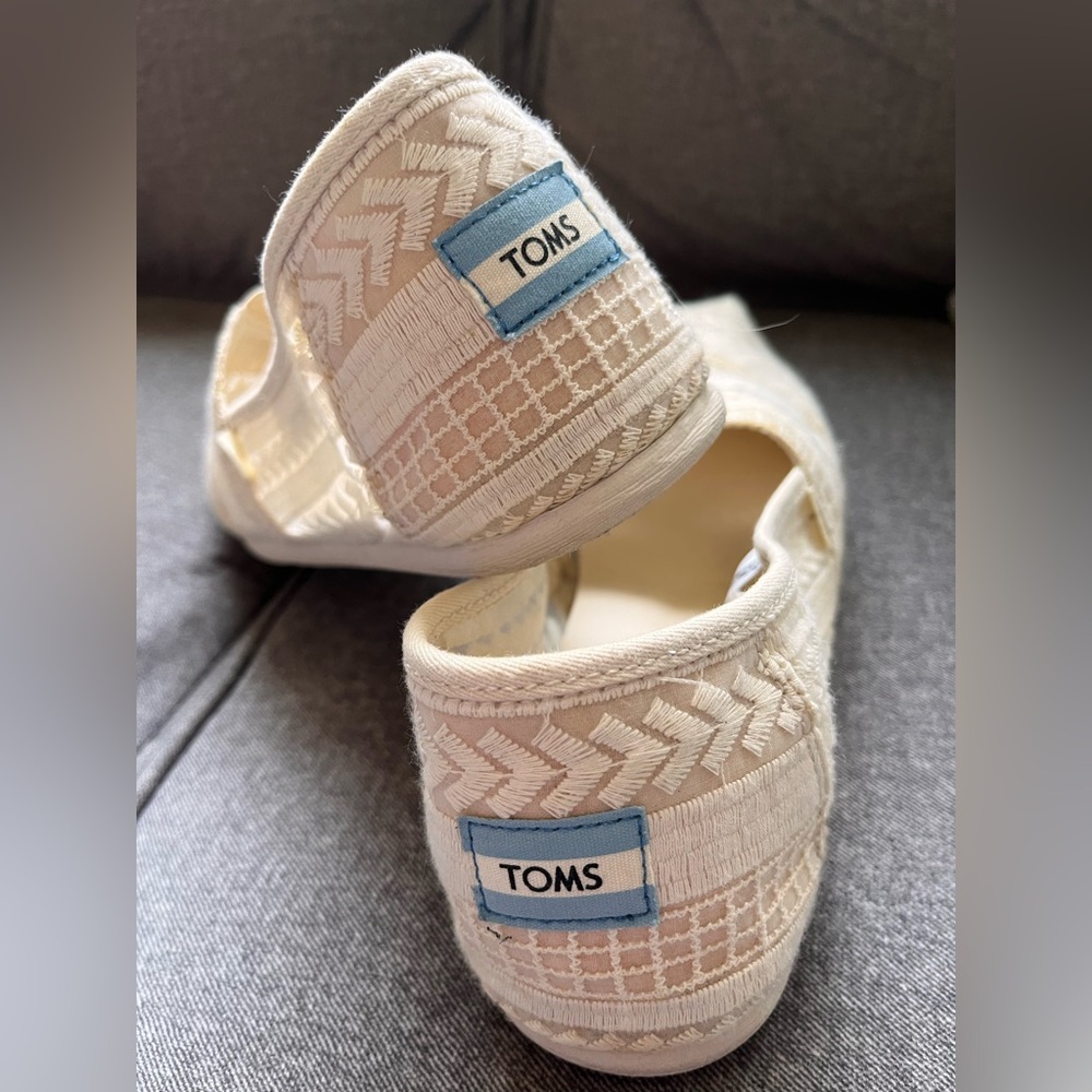 Toms Cream Woven Flats for Everyday Comfort - Picture 2 of 3